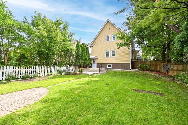 4015 N Stowell AVENUE, Shorewood, WI 53211