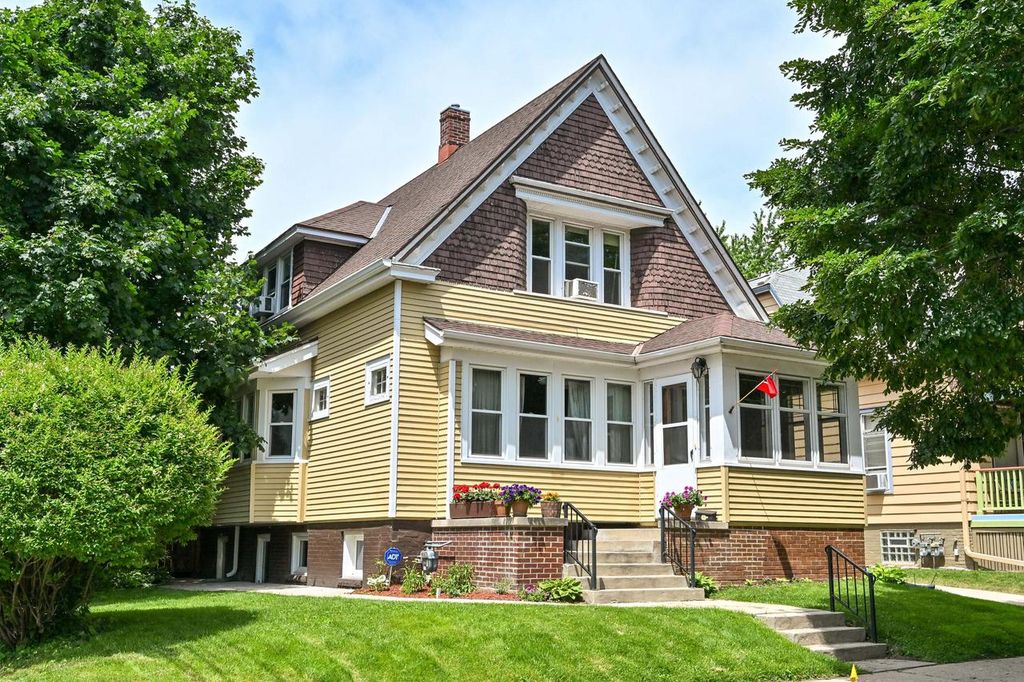 4015 N Stowell AVENUE, Shorewood, WI 53211