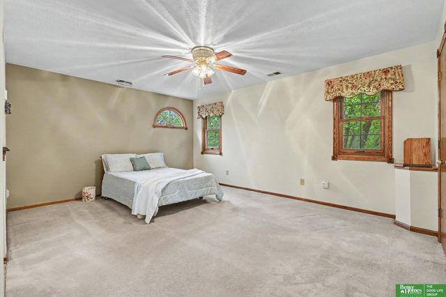 10405 Polk Street, Omaha, NE 68127