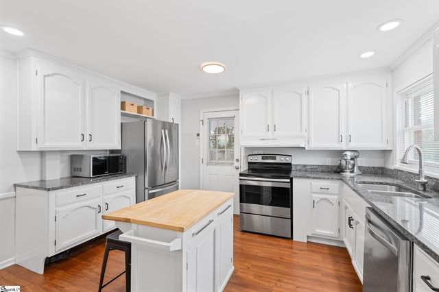 305 Crestwood Drive, Mauldin, SC 29662