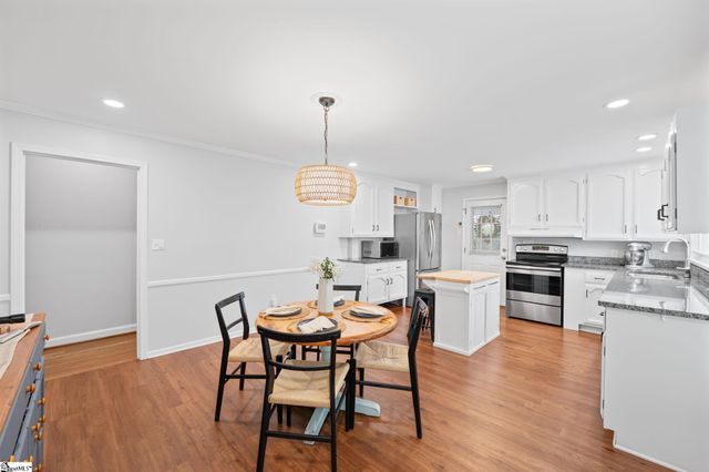 305 Crestwood Drive, Mauldin, SC 29662