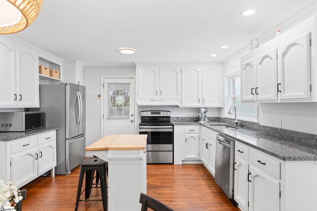 305 Crestwood Drive, Mauldin, SC 29662