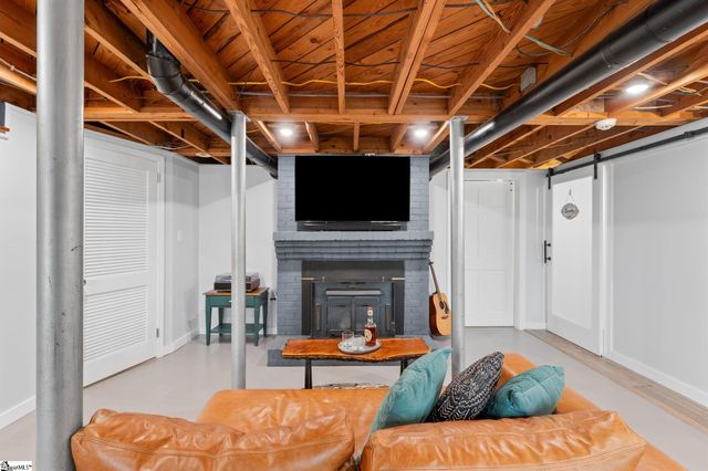 305 Crestwood Drive, Mauldin, SC 29662