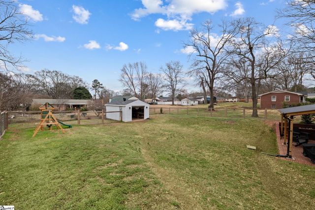 305 Crestwood Drive, Mauldin, SC 29662