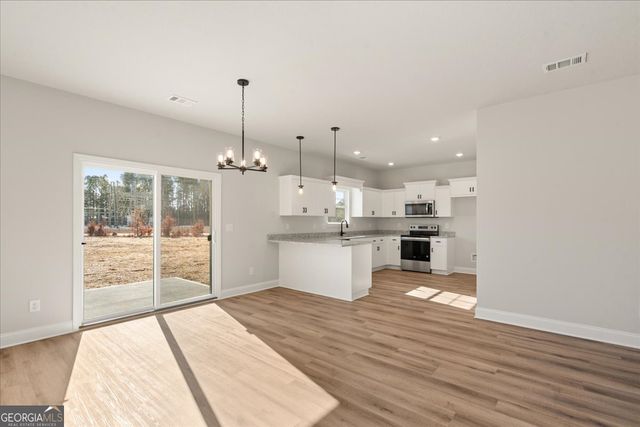 190 Foxridge Court, Metter, GA 30439