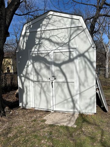 542 S Redford Lane, White Settlement, TX 76108