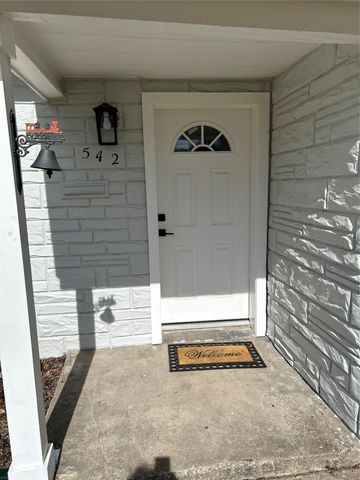 542 S Redford Lane, White Settlement, TX 76108