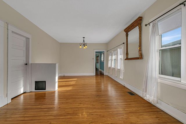 325 Central Avenue N, Milaca, MN 56353