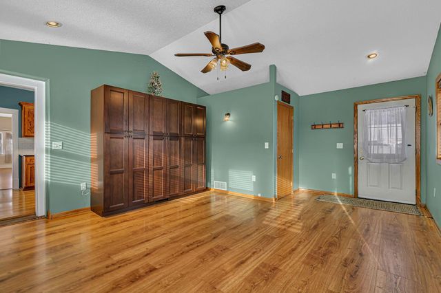 325 Central Avenue N, Milaca, MN 56353