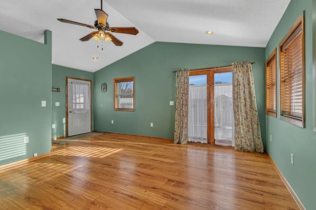 325 Central Avenue N, Milaca, MN 56353