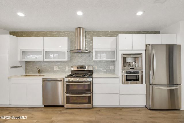 207 Broadway Street, St. Simons Island, GA 31522