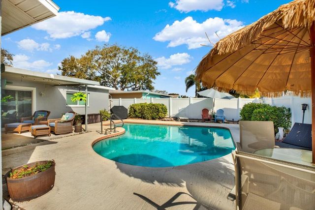 8301 MONARCH CIRCLE, Seminole, FL 33772