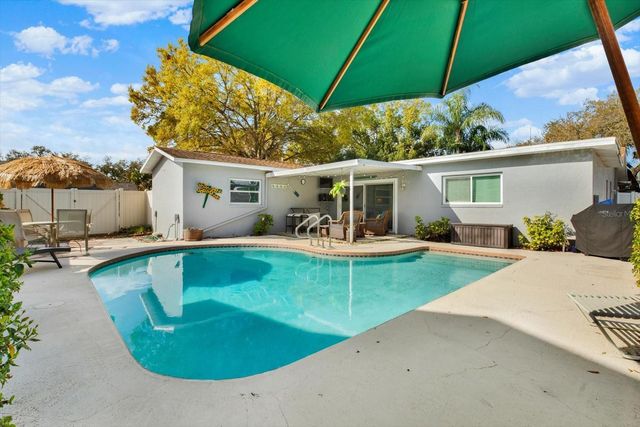 8301 MONARCH CIRCLE, Seminole, FL 33772