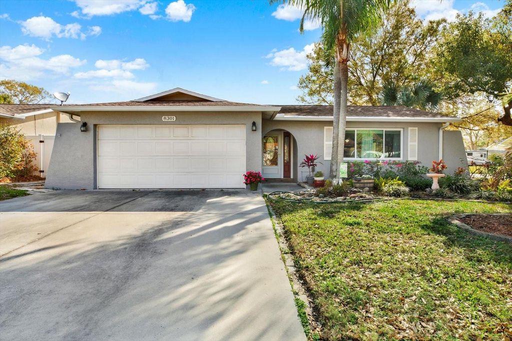 8301 MONARCH CIRCLE, Seminole, FL 33772