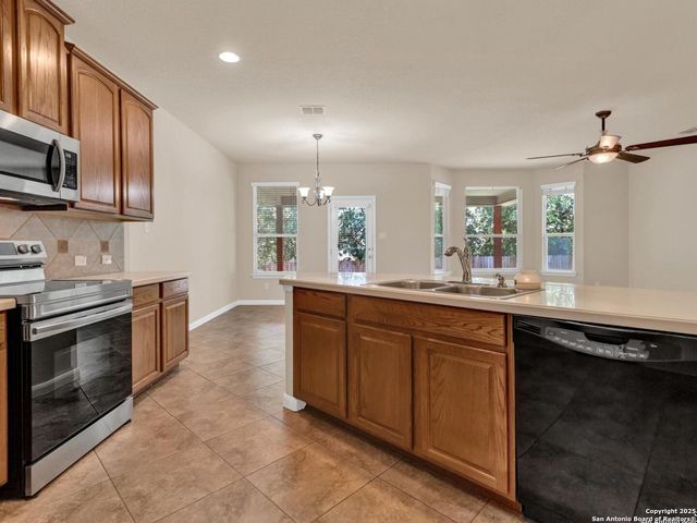 1008 Magellan, Windcrest, TX 78239