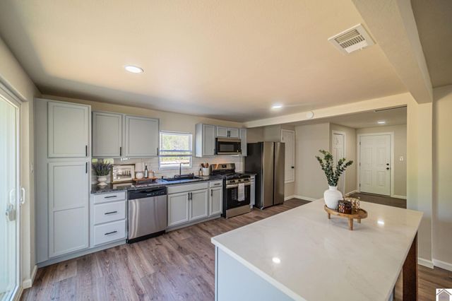 330 E M Hurley Rd., Calvert City, KY 42029