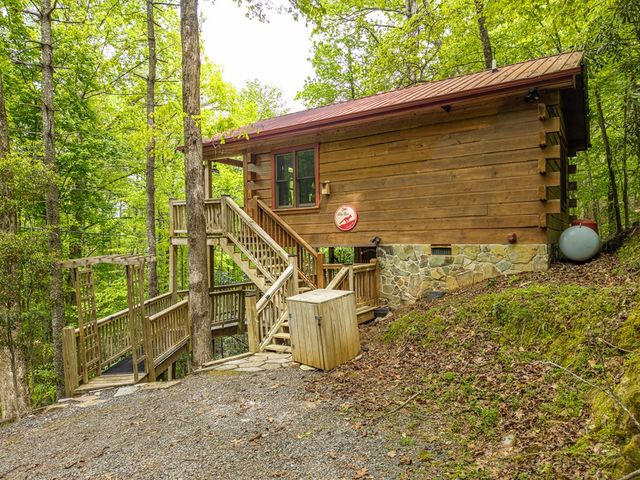 28 Briar Creek Road, Ellijay, GA 30540