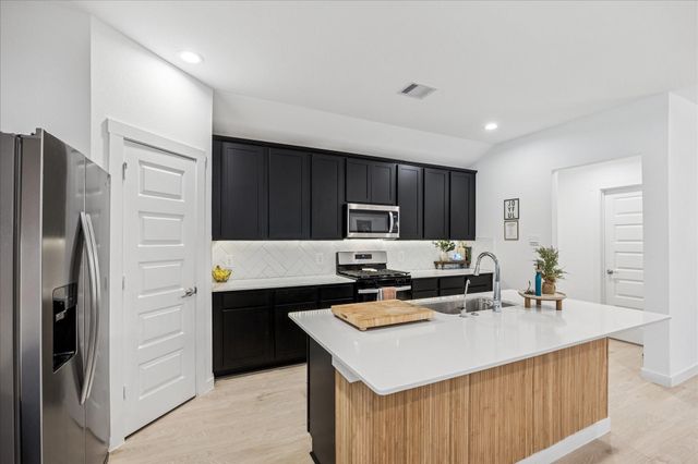 3223 Derry Hill Drive, Fulshear, TX 77441