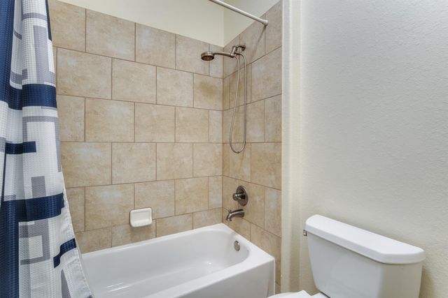 3006 Southern Mill Court, Pearland, TX 77584