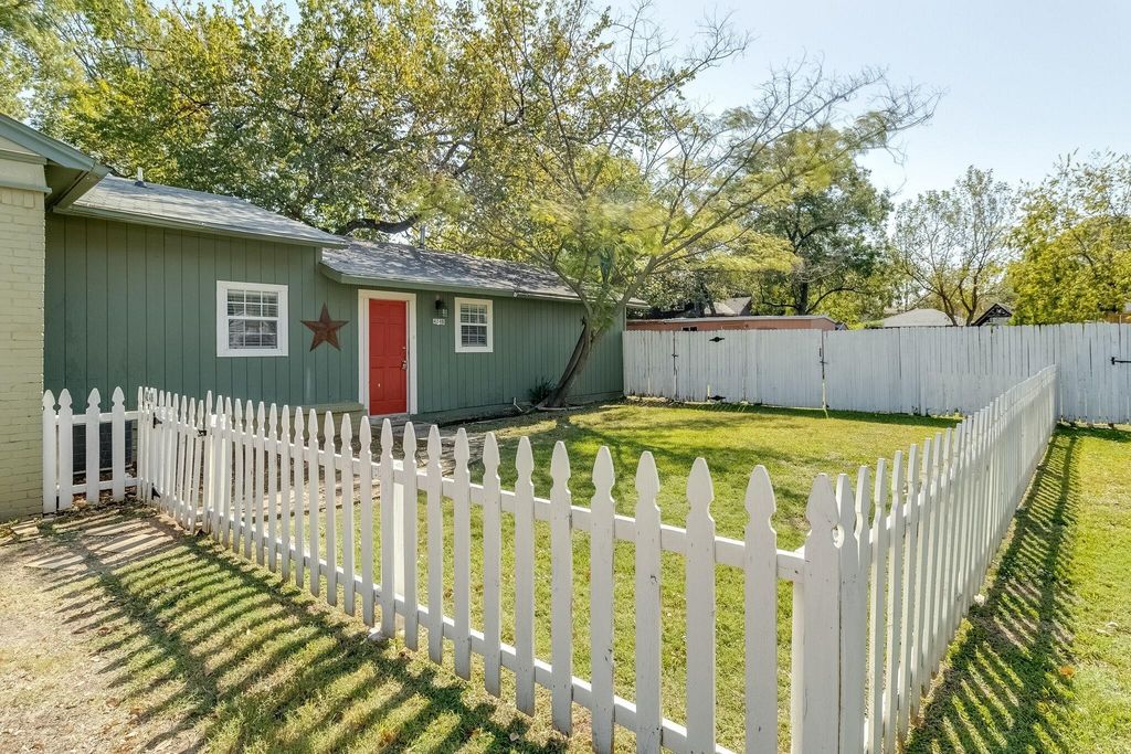 424 E Worth Street #422-24, Grapevine, TX 76051