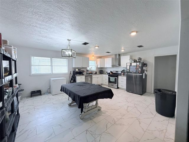 1720 17th Avenue N, Texas City, TX 77590