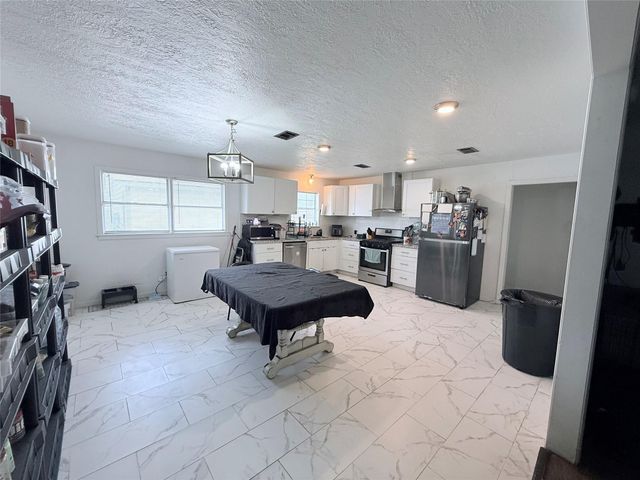 1720 17th Avenue N, Texas City, TX 77590