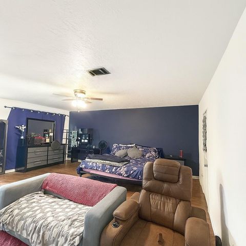 1720 17th Avenue N, Texas City, TX 77590