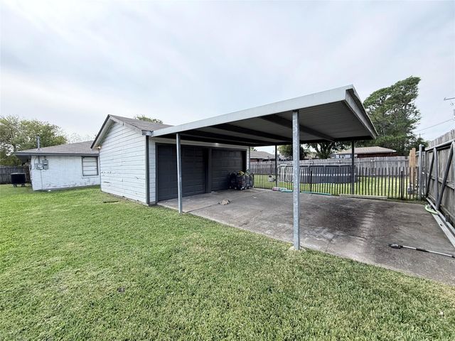 1720 17th Avenue N, Texas City, TX 77590
