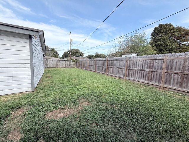 1720 17th Avenue N, Texas City, TX 77590