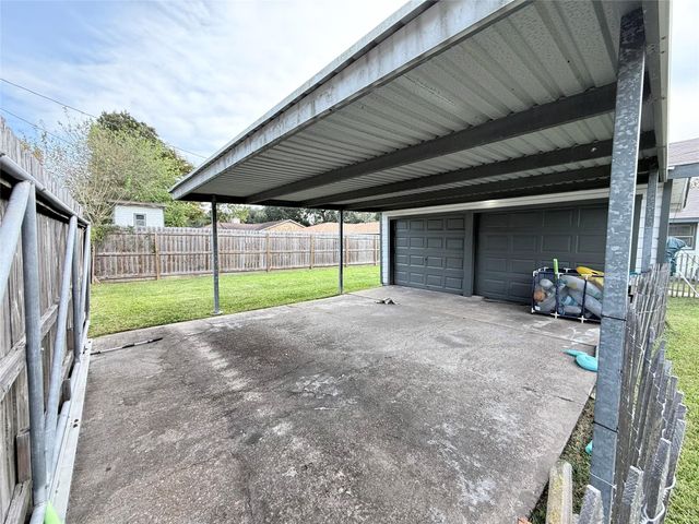 1720 17th Avenue N, Texas City, TX 77590