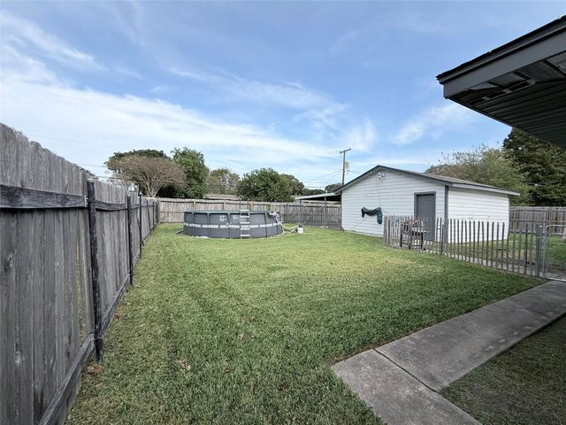 1720 17th Avenue N, Texas City, TX 77590