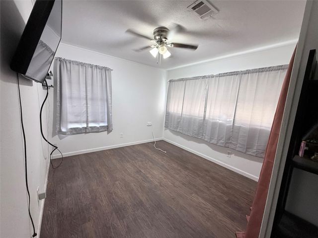 1720 17th Avenue N, Texas City, TX 77590