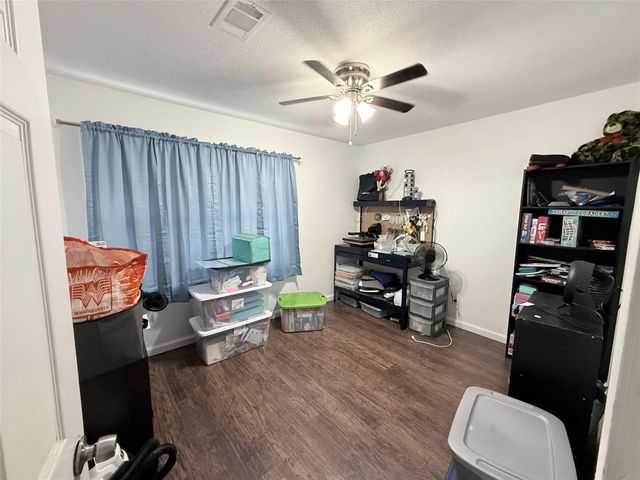 1720 17th Avenue N, Texas City, TX 77590