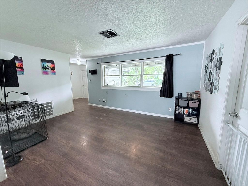 1720 17th Avenue N, Texas City, TX 77590