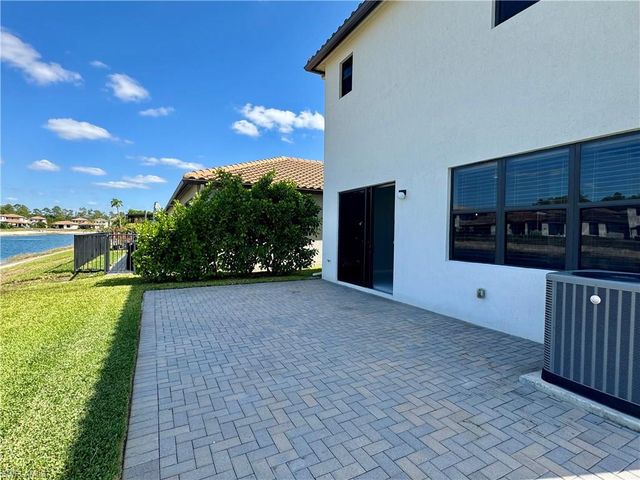 8984 Madrid CIR, Naples, FL 34104