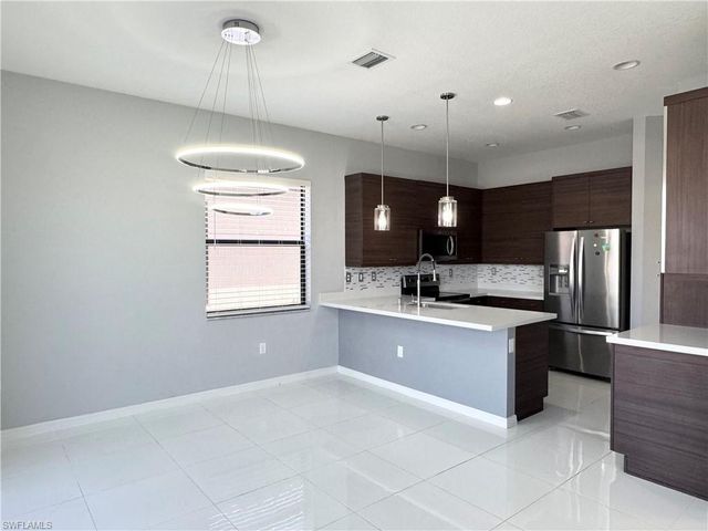 8984 Madrid CIR, Naples, FL 34104