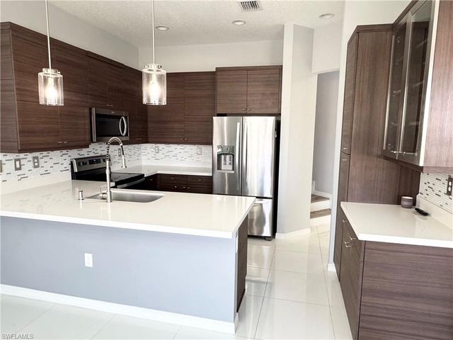 8984 Madrid CIR, Naples, FL 34104