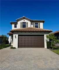 8984 Madrid CIR, Naples, FL 34104