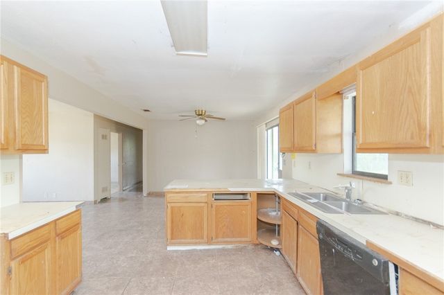 1500 E Bowie St, Beeville, TX 78102