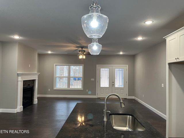 833 Sawmill Rd, Monterey, TN 38574