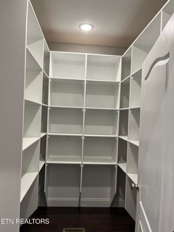 833 Sawmill Rd, Monterey, TN 38574