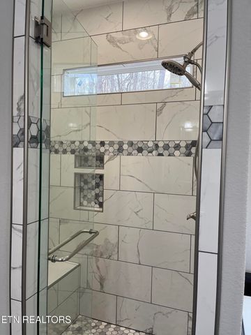 833 Sawmill Rd, Monterey, TN 38574