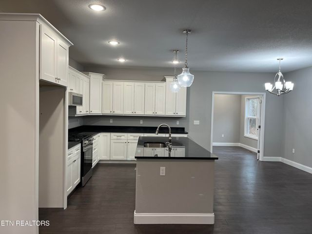 833 Sawmill Rd, Monterey, TN 38574