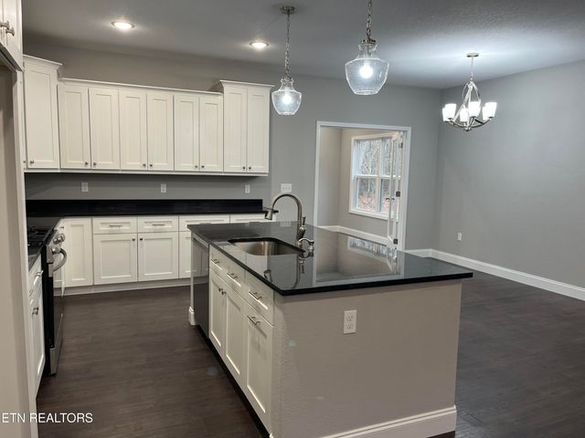 833 Sawmill Rd, Monterey, TN 38574