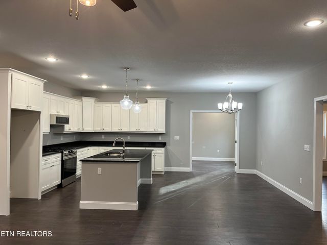 833 Sawmill Rd, Monterey, TN 38574