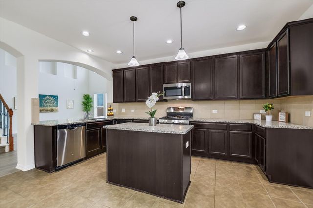 115 Mollie DR, Hutto, TX 78634