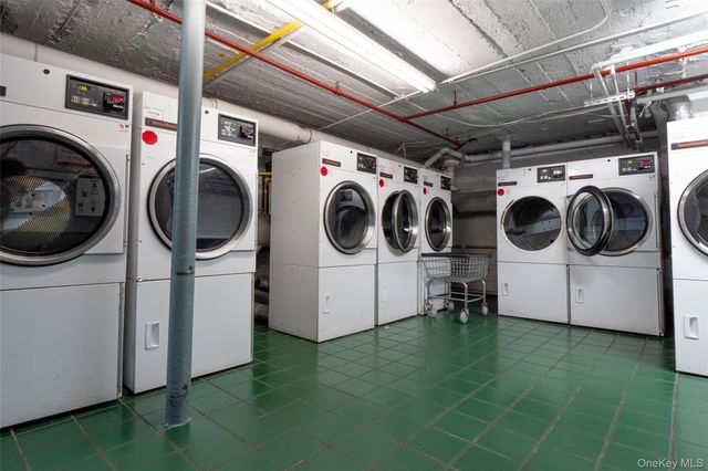 34-58 90 Street J4, Jackson Heights, NY 11372