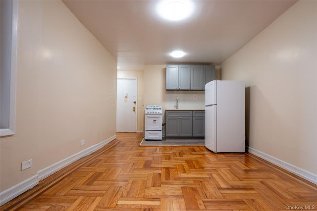 34-58 90 Street J4, Jackson Heights, NY 11372