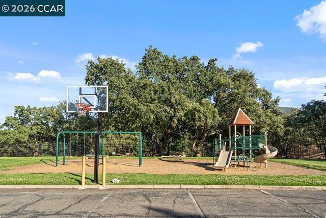 11 Mt Lee Pl, Clayton, CA 94517