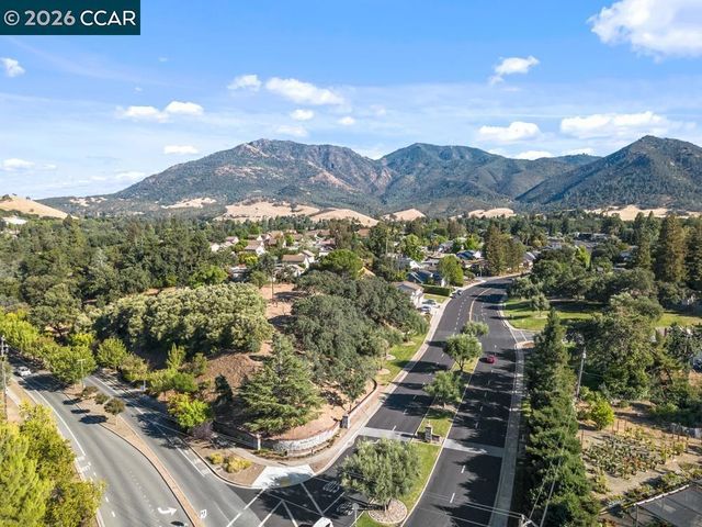 11 Mt Lee Pl, Clayton, CA 94517